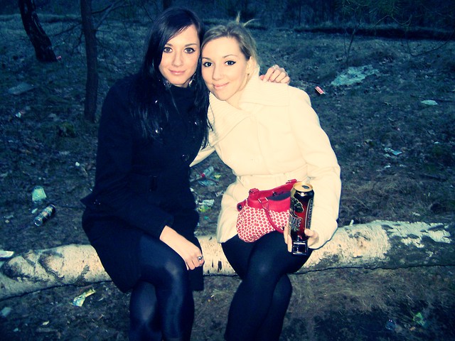 w ciemnym i zym lasku!