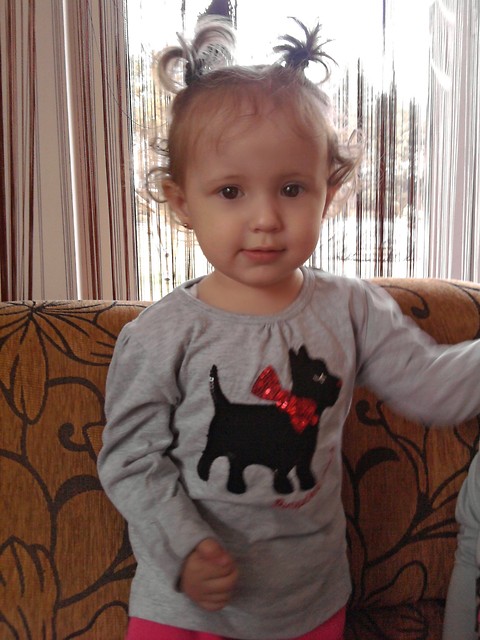 Niunia ;**
