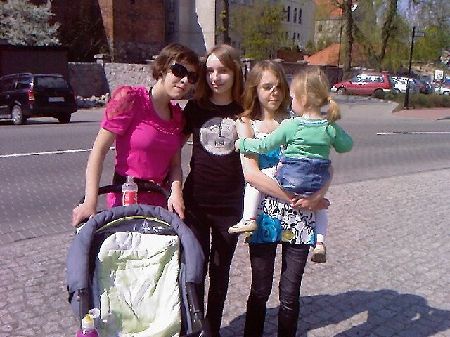 z nimi :**
