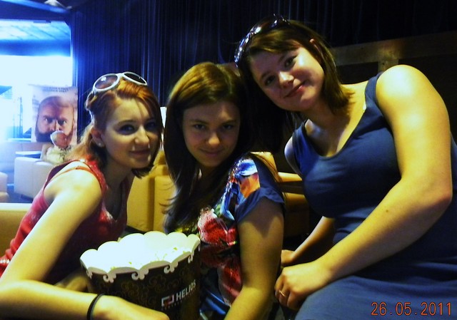 z dziewczynami w kinie