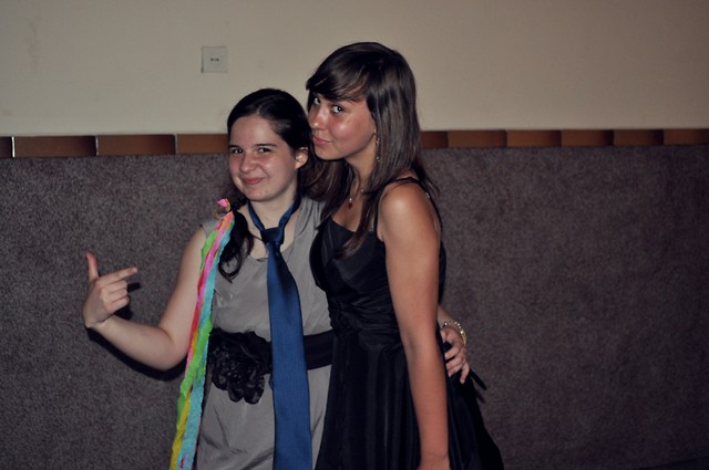 Iza ; *