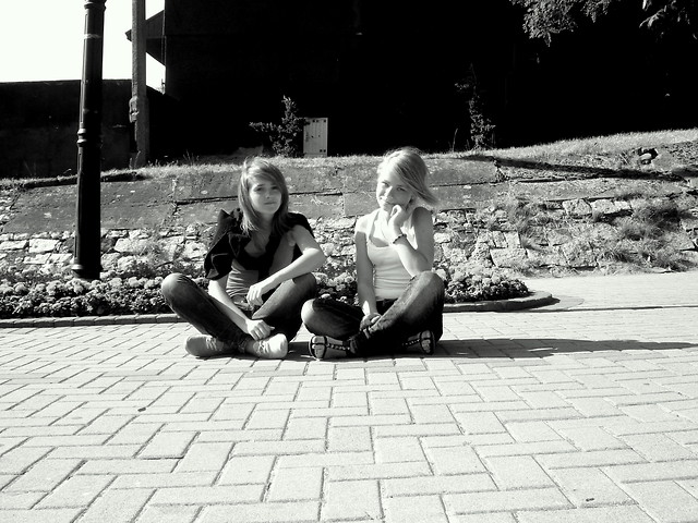 z Niuni ; D