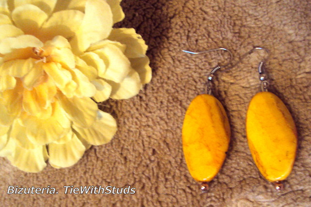 TieWithStuds
