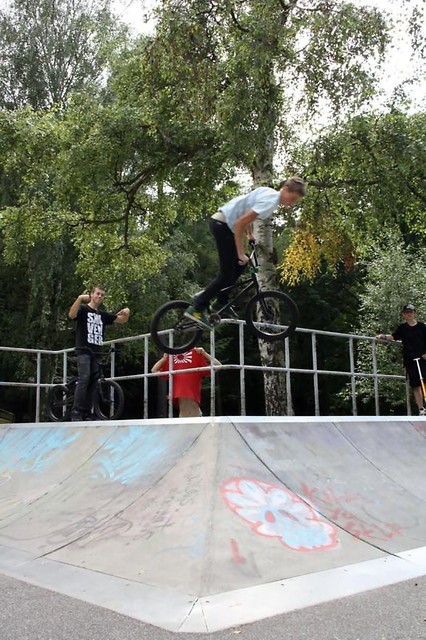 skatepark ; >