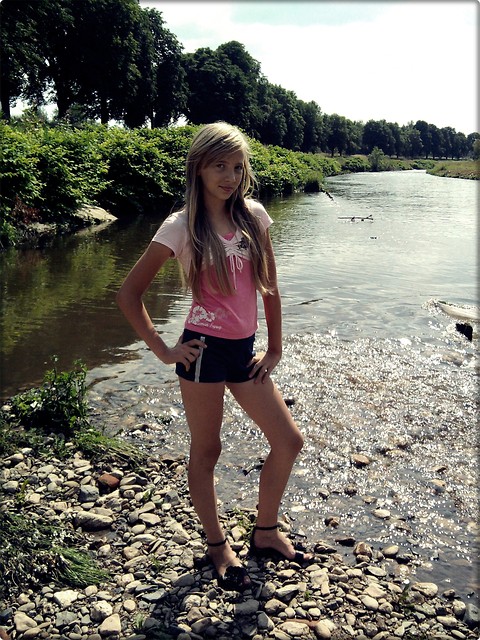 Mee..;]
