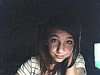 Nudy . < 33