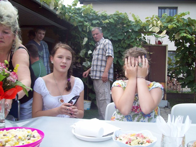 18 Monii : - **