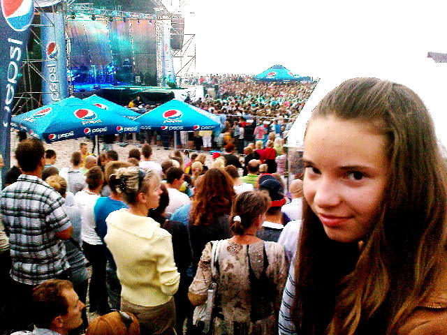 Koncert < 33