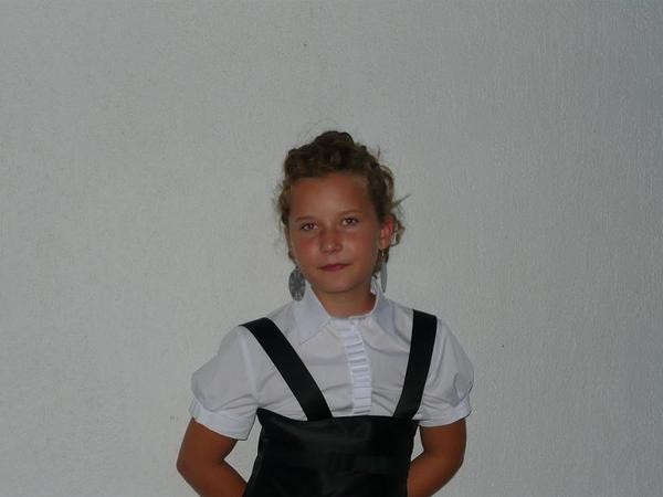 100 latek;*