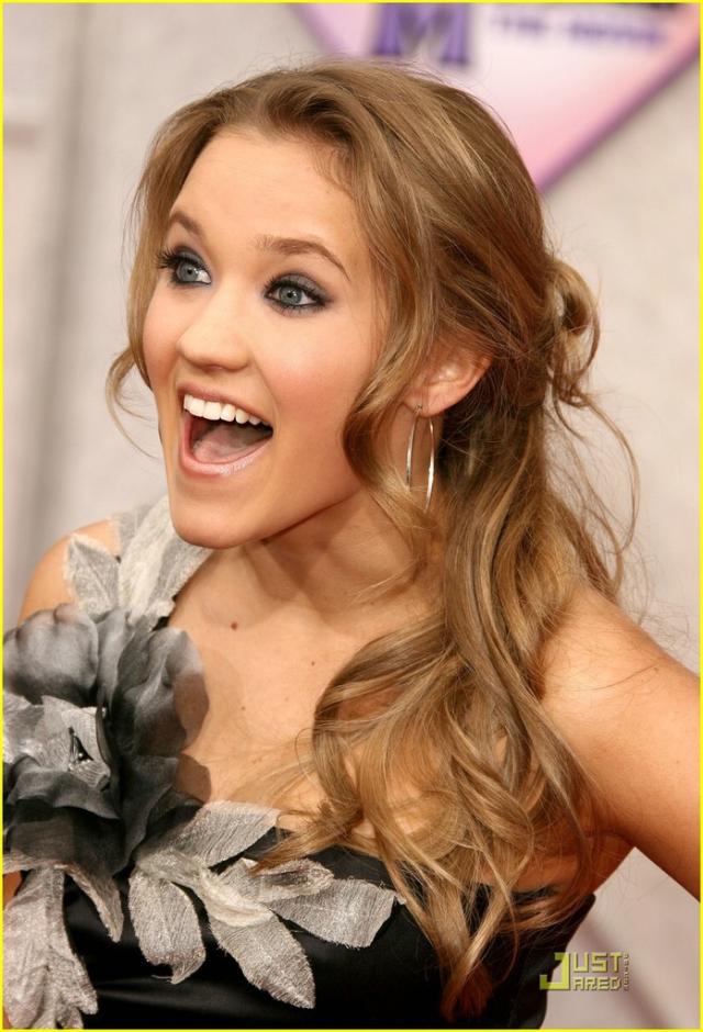 Emily Osmet .