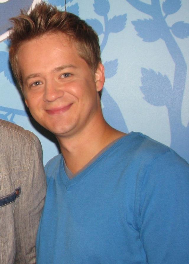 Jason Earles .