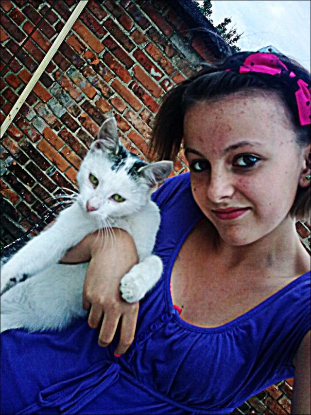 Z Kociakieem . ;*