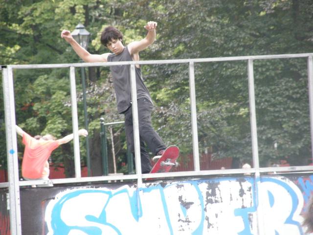 skate .