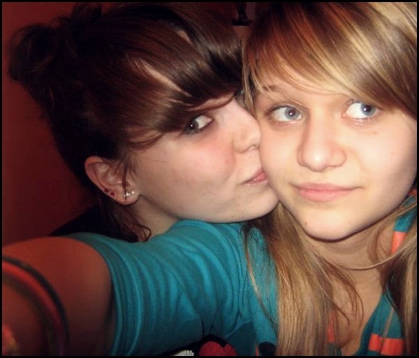  Karolinaa < 33