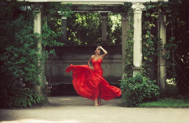 Red dress II