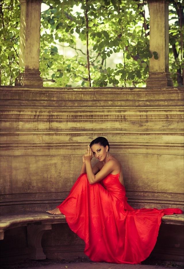 Red dress III