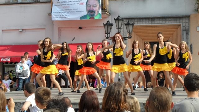 Dance . 