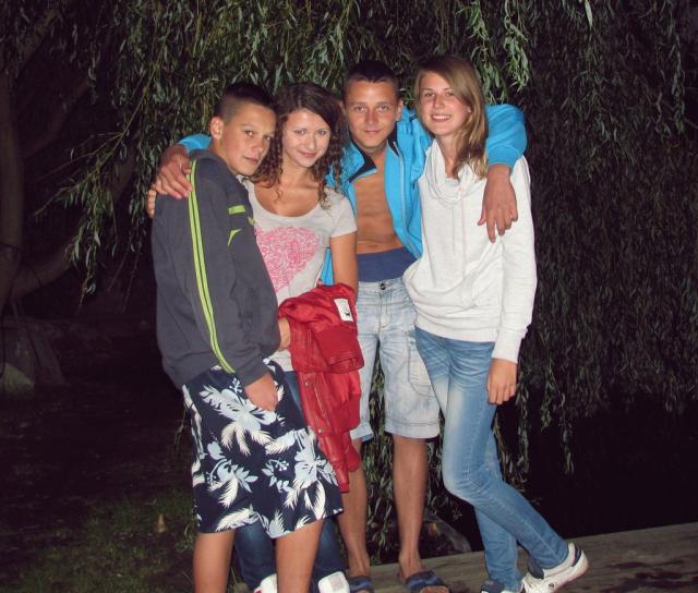 Ferajna . ; **