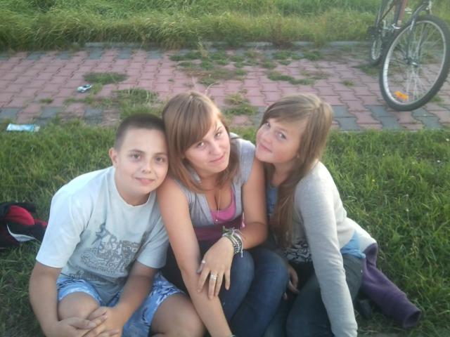 Dzie z idiotami .;**;) 