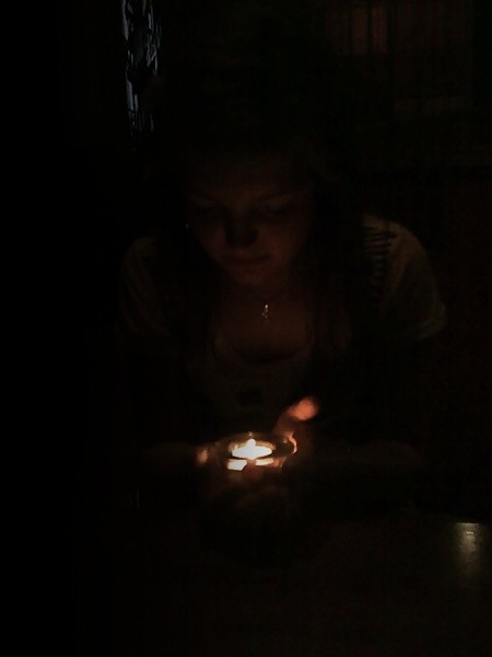 w blasku wiec...