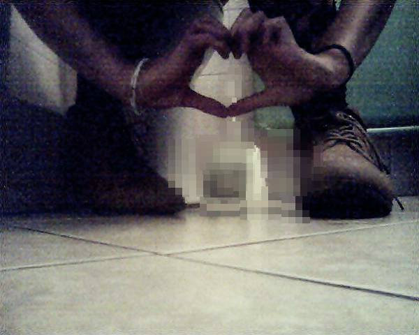 Uuu , w toaletcee  ; ] 