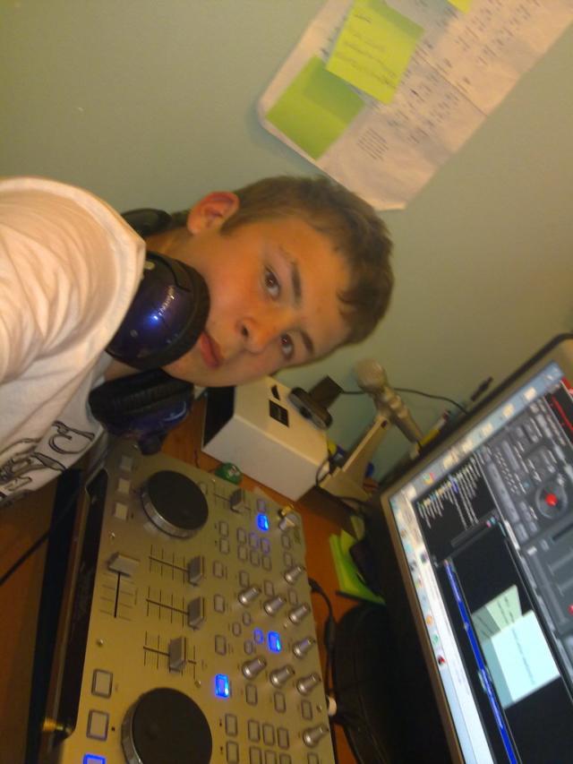 w Domu:D Hercules rmx DJ console