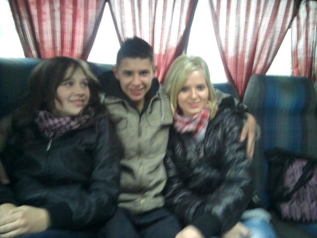 Z wariatami w autobusie;**
