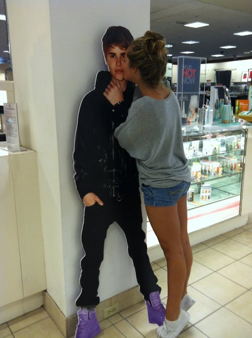 JUSTIN BIEBER