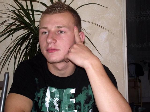 ...^^
