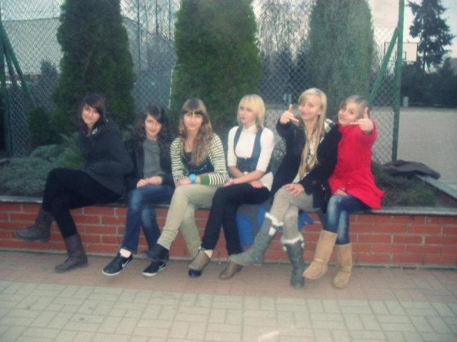 z nimi ;*