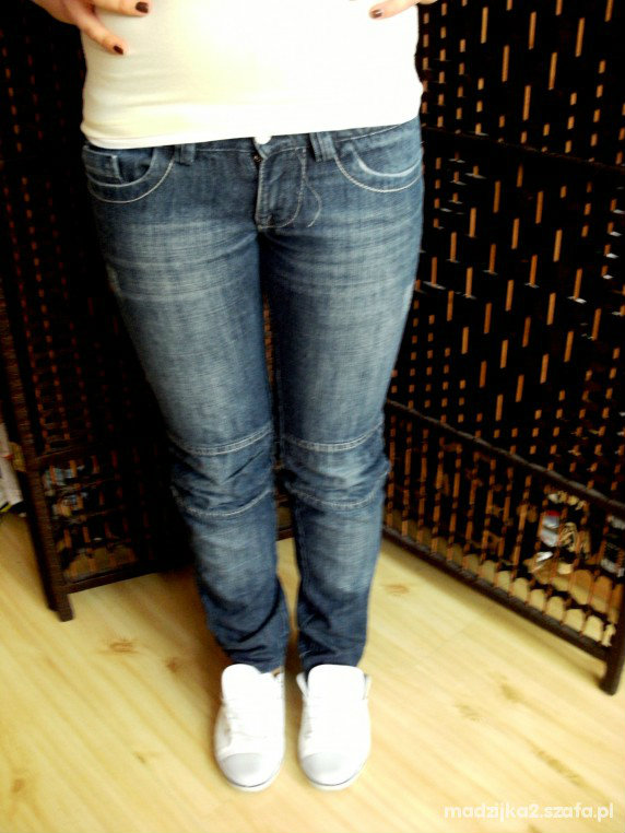 CIEMNE JEANSY
