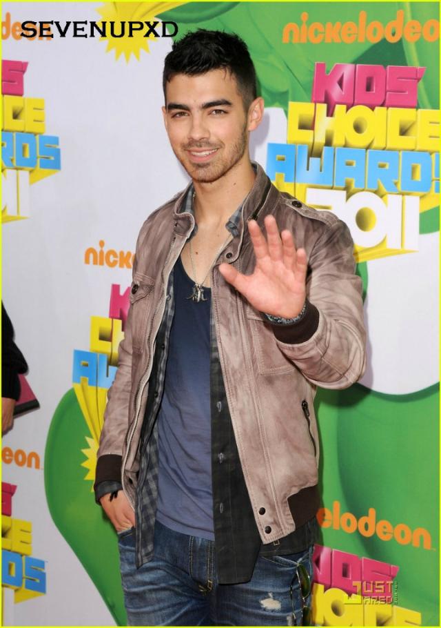 Joe Jonas .