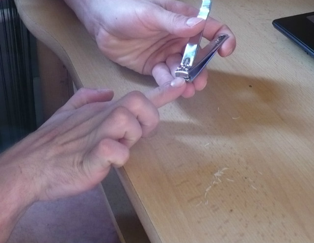 Obcinam paznokcie:x