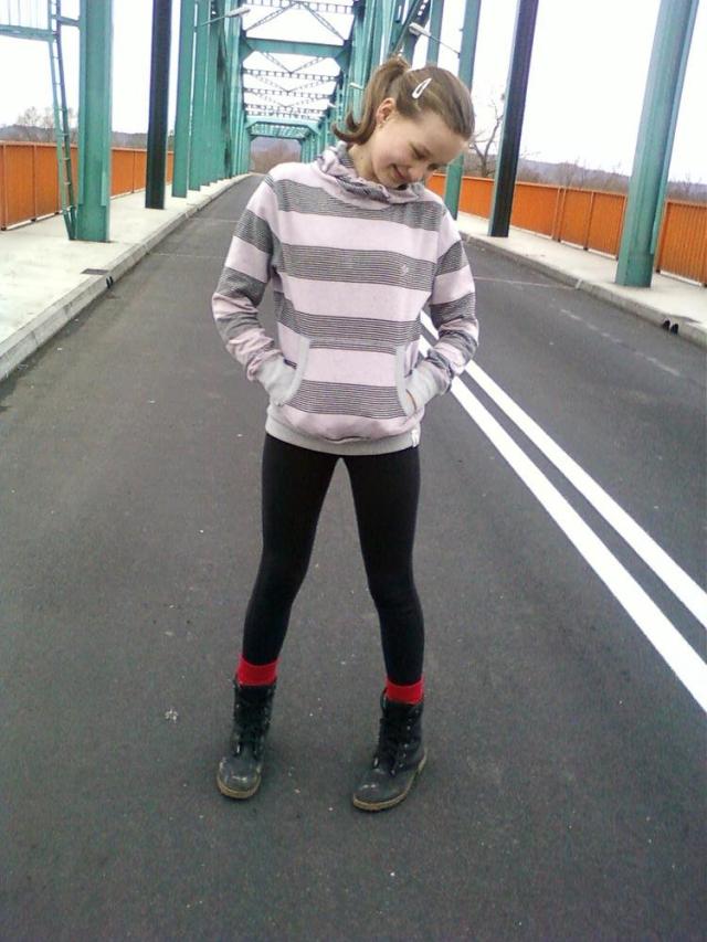Na mocie < 33