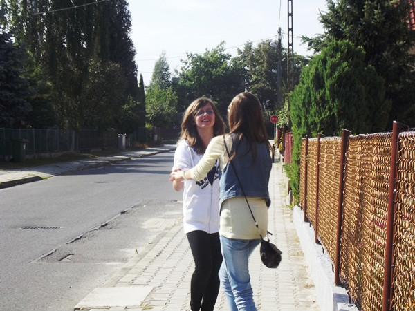 W dzie gorcego lata .