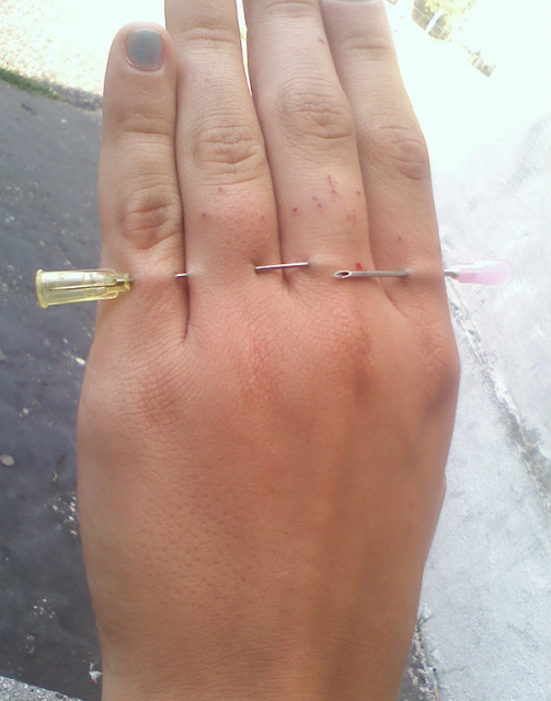 Play piercing - palce