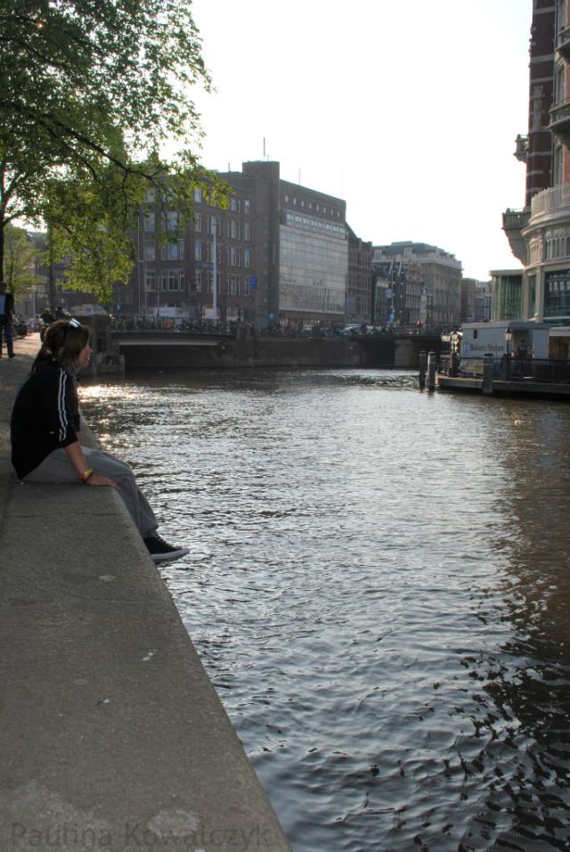 Amsterdam < 33