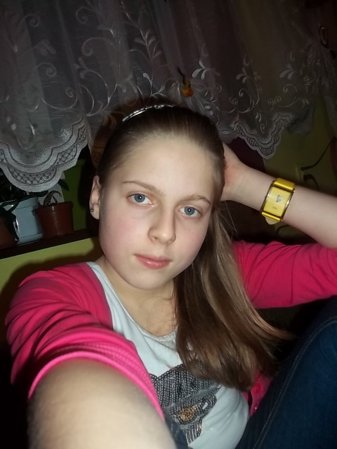 ;>