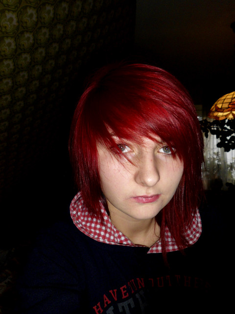 czerwien ;**