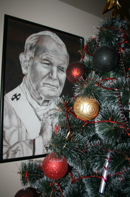 104. Papie i choinka.