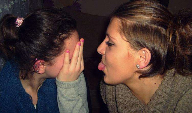 Debile ; D .