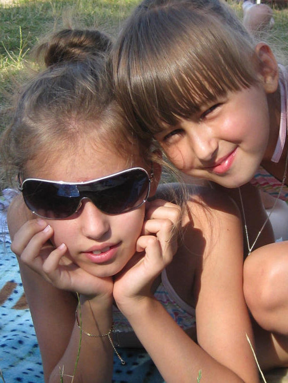 Z siostr :**