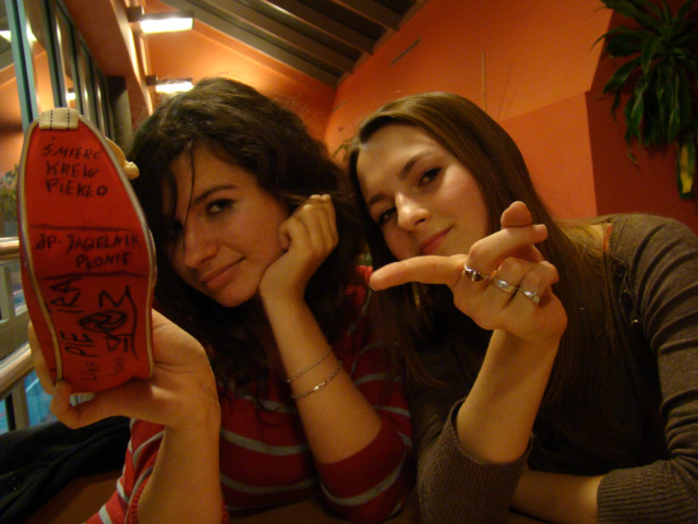 sto cztery.