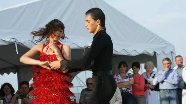 Dance  ; **