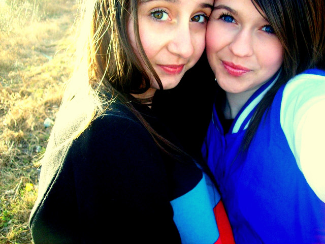 WERONIKA WRONIAK : *