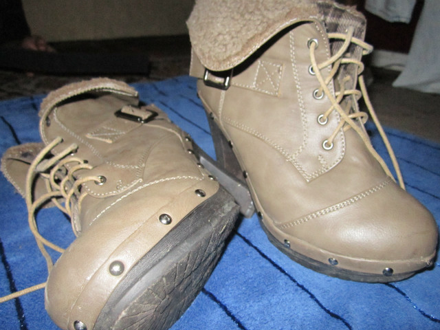 Buty khaki