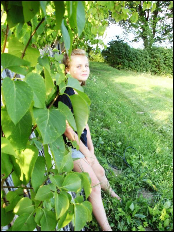Z Monik < 3