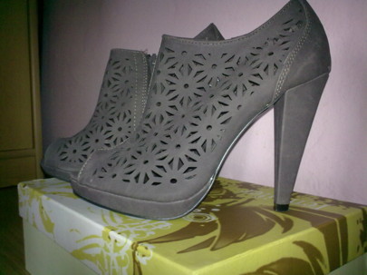 BUTY CCC.