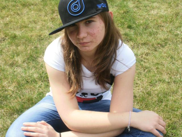 ...^^