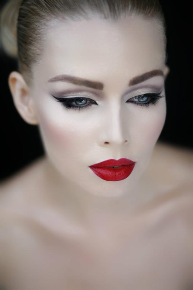 Red Lips + Cat Eyes